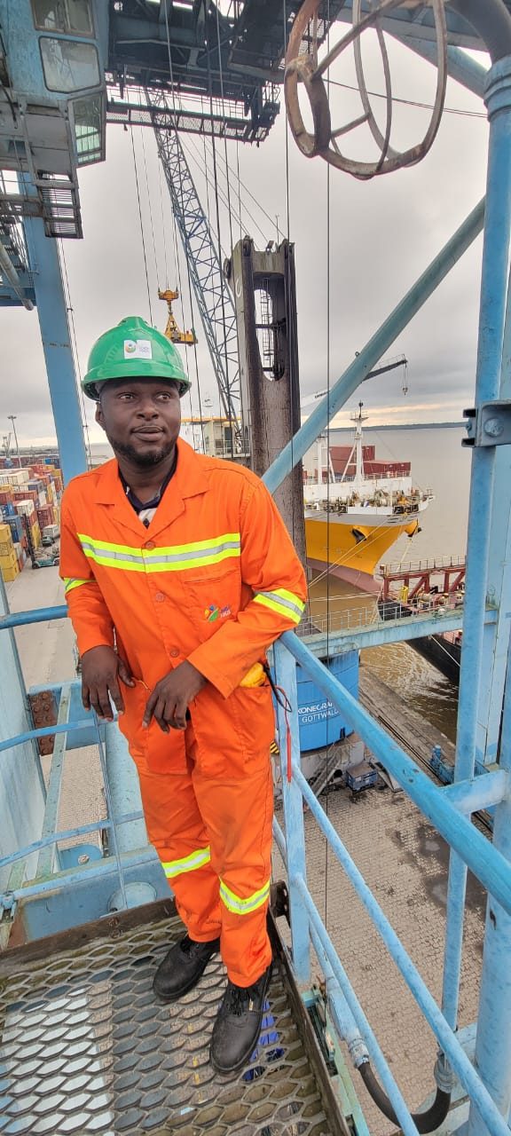 Technicien SAEM sur portique STS, terminal à conteneurs